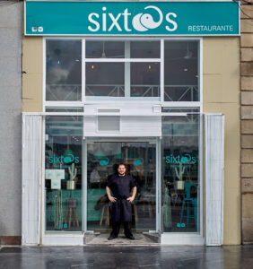 sixtos restaurante donde comer en el puerto deportivo de gijon