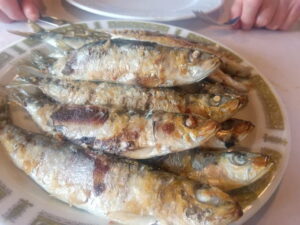 comer sardinas en gijon el planeta