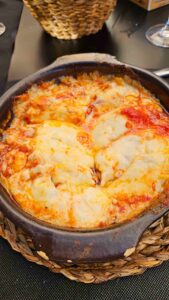 comer lasaña en gijon di manuella